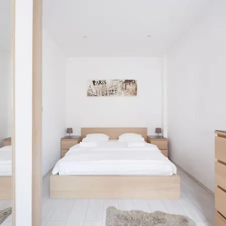 Sunny&bright Premium Near New York Cafe Apartamento *